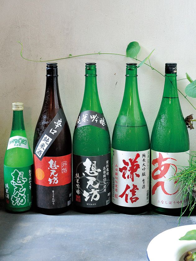 Green, Bottle, Drinkware, Liquid, Glass, Glass bottle, Drink, Ingredient, Logo, Carbonated soft drinks, 