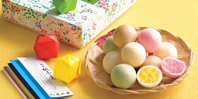 Ingredient, Egg, Egg, Paper product, Gift wrapping, Box, Peach, Present, Packaging and labeling, Packing materials, 