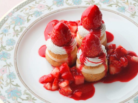 Food, Fruit, Dishware, Serveware, Sweetness, Ingredient, Produce, Cuisine, Dessert, Strawberry, 