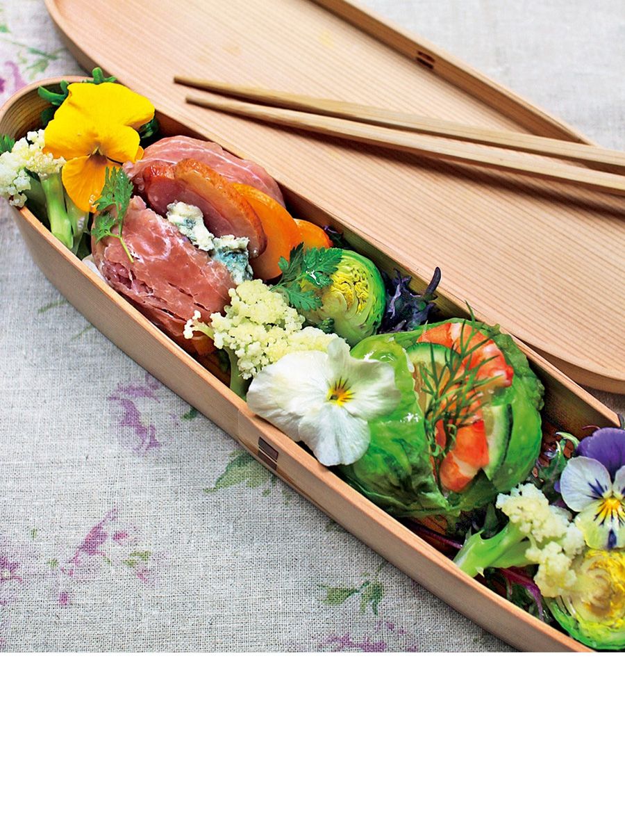 Dish, Cuisine, Food, Sashimi, Chopsticks, Meal, Japanese cuisine, Comfort food, Ingredient, Cutlery, 