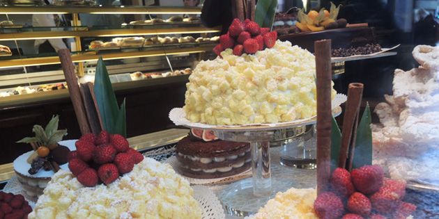 イタリア版ひなまつり 女性の日のためのケーキ トルタ ミモザ