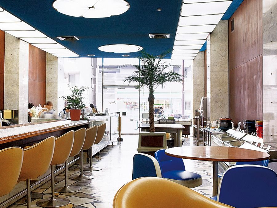 Interior design, Restaurant, Building, Ceiling, Room, Wall, Architecture, Table, Cafeteria, Furniture, 