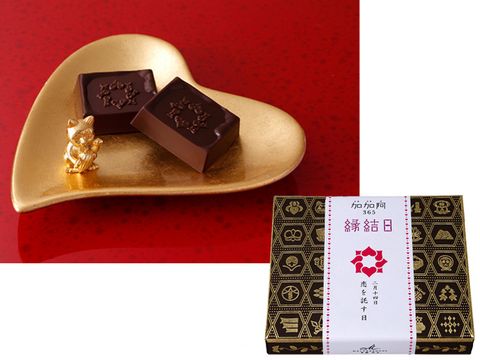 Cuisine, Sweetness, Dessert, Chocolate, Confectionery, Rectangle, Material property, Indoor games and sports, Games, Toffee, 