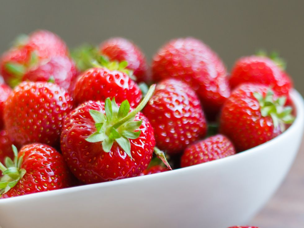 Natural foods, Food, Fruit, Produce, Red, Sweetness, Strawberry, Seedless fruit, Serveware, Frutti di bosco, 
