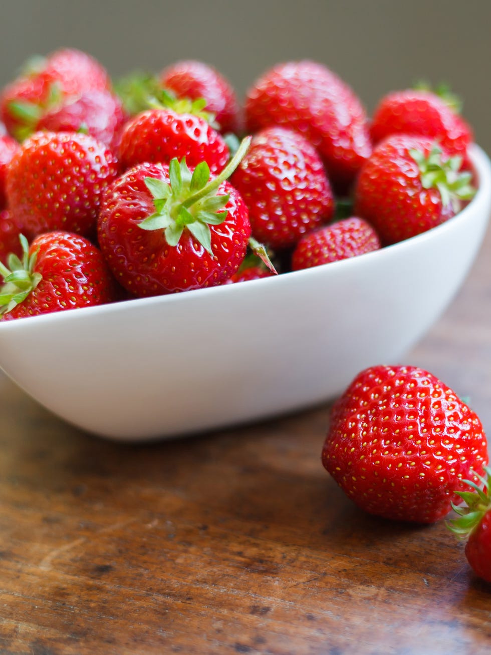 Natural foods, Food, Fruit, Produce, Red, Sweetness, Strawberry, Seedless fruit, Serveware, Frutti di bosco, 