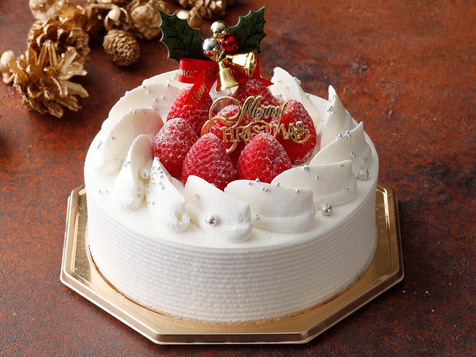 Food, Cake, Dessert, Whipped cream, Torte, Cream, Fruit cake, Cuisine, Cake decorating, Dish, 