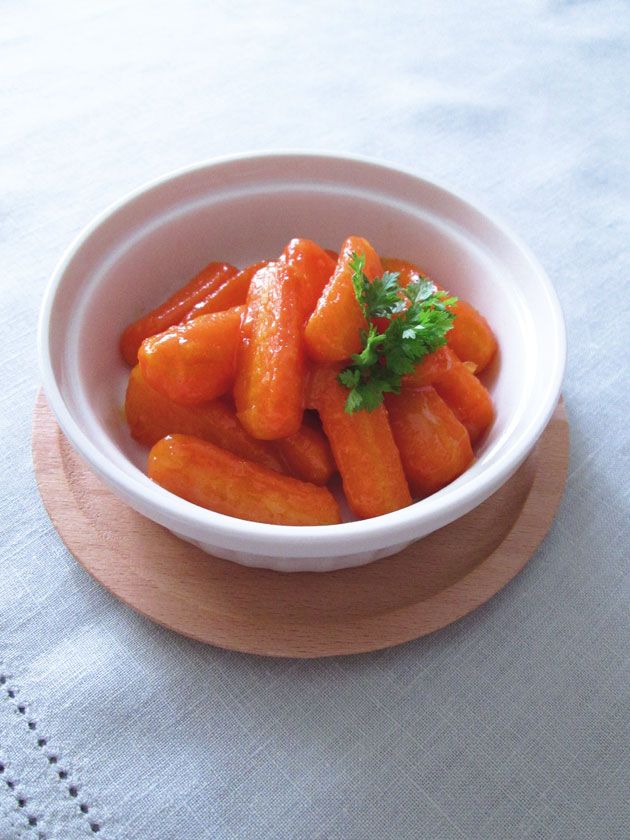 Carrot, Food, Baby carrot, Root vegetable, Produce, Ingredient, Tableware, Dishware, Vegetable, Dish, 