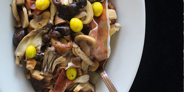 Food, Dish, Cuisine, Ingredient, Meat, Produce, Vegetarian food, Recipe, Succotash, Coq au vin, 