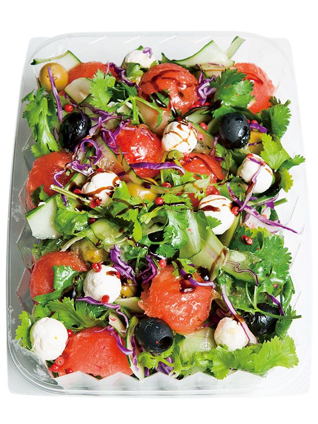 Food, Salad, Cuisine, Ingredient, Leaf vegetable, Vegetable, Produce, Garden salad, Garnish, Recipe, 