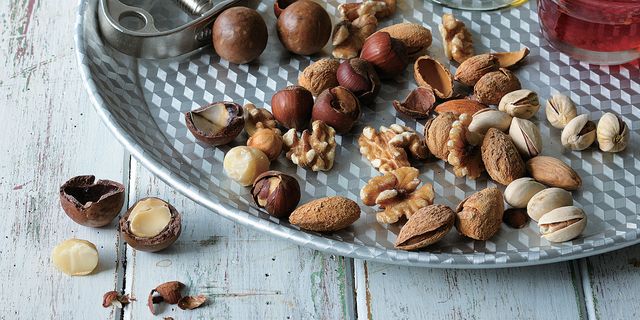 Ingredient, Serveware, Nut, Nuts & seeds, Produce, Chestnut, Seed, Still life photography, Hazelnut, Natural material, 