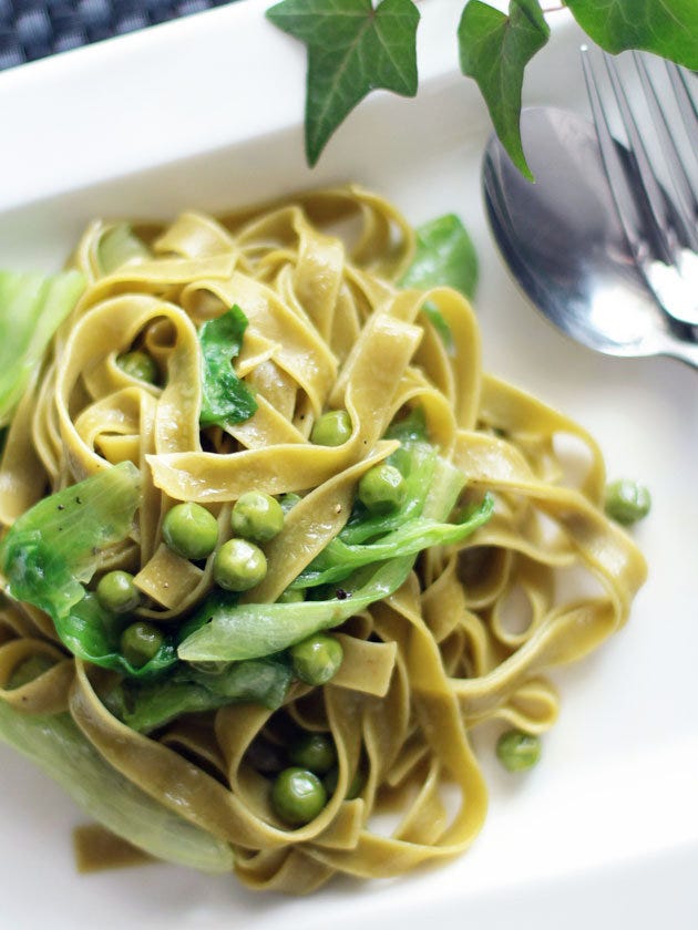 Green, Food, Cuisine, Ingredient, White, Dish, Tagliatelle, Kitchen utensil, Recipe, Dishware, 