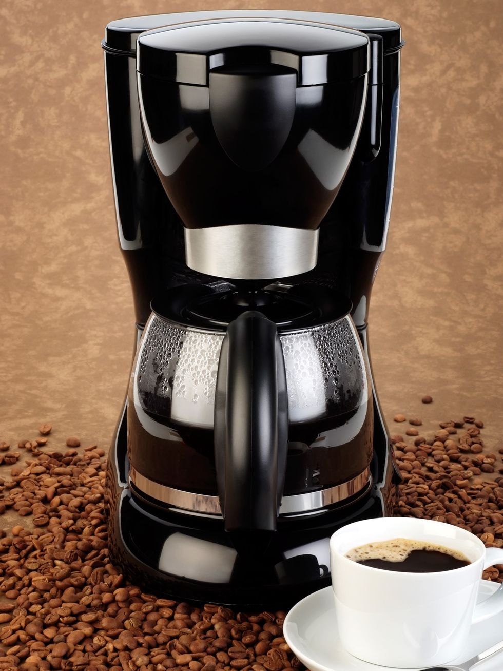 Small appliance, Coffeemaker, Drip coffee maker, Home appliance, Kitchen appliance, Cup, Espresso machine, Drink, Caffè americano, Coffee, 