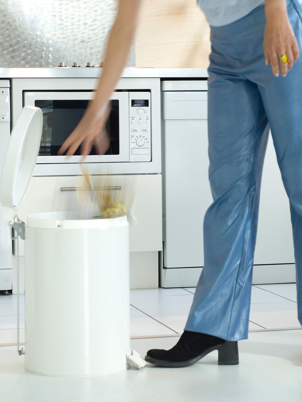 Major appliance, Standing, Leg, Home appliance, Washing machine, Jeans, Clothes dryer, Laundry, Trousers, Floor, 