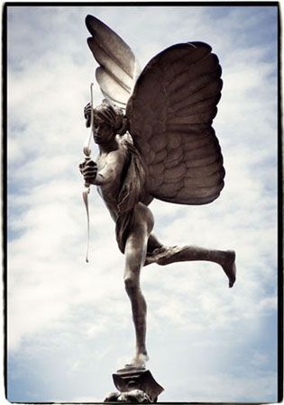 Angel, Sculpture, Standing, Wing, Fictional character, Art, Supernatural creature, Mythical creature, Mythology, Statue, 