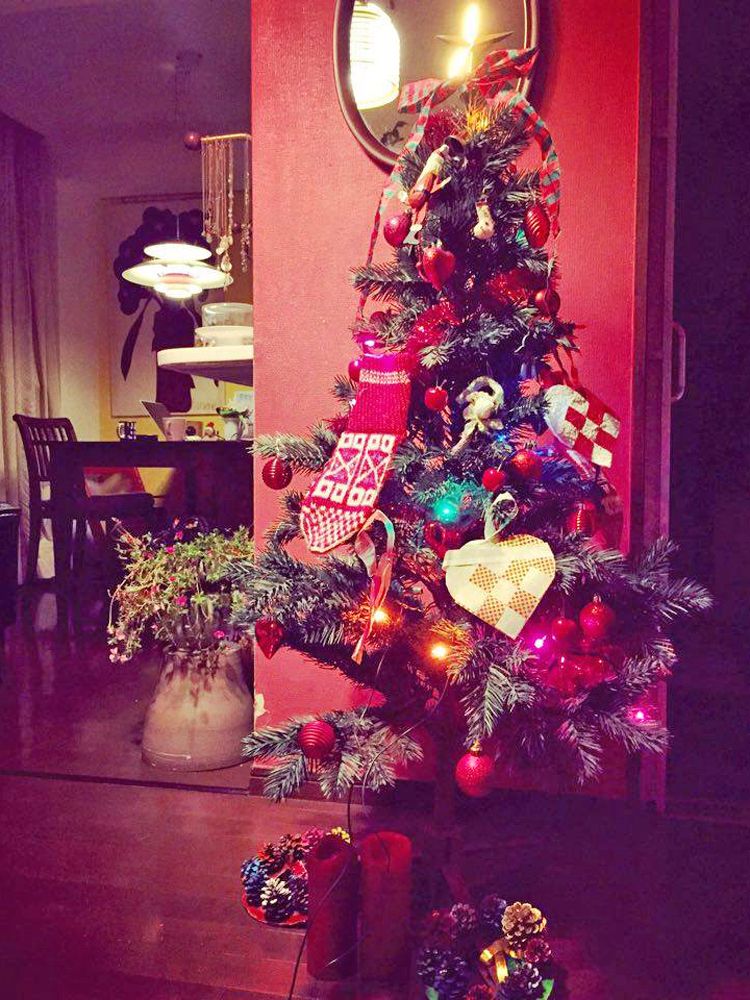 Lighting, Interior design, Room, Christmas decoration, Christmas tree, Interior design, Christmas ornament, Home, Holiday, Holiday ornament, 