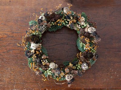 Brown, Wreath, Green, Jewellery, Hardwood, Natural material, Bracelet, Circle, Craft, Body jewelry, 