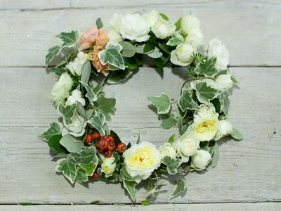 Petal, Flower, Rose family, Wreath, Flowering plant, Cut flowers, Artificial flower, Floral design, Flower Arranging, Rose, 