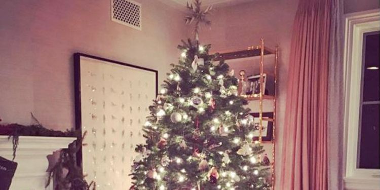 Room, Interior design, Lighting, Christmas decoration, Home, Event, Living room, Christmas tree, Christmas ornament, Interior design, 