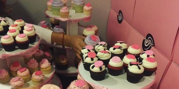 Sugar paste, Cake, Sweetness, Cake decorating, Fondant, Pasteles, Food, Baking, Pink, Dessert, 