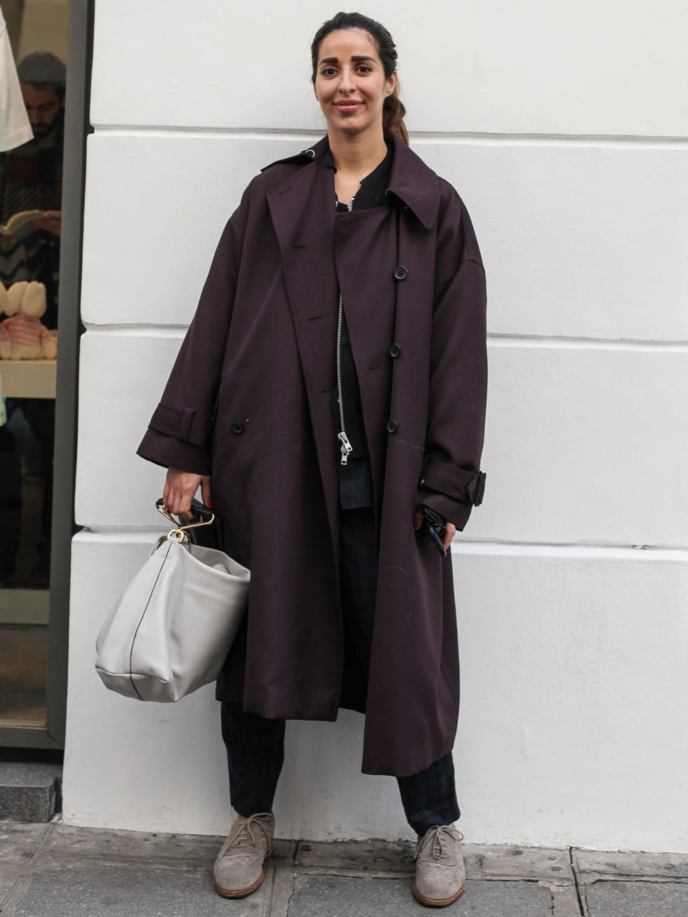 Sleeve, Textile, Shoe, Coat, Outerwear, Standing, Collar, Style, Overcoat, Street fashion, 