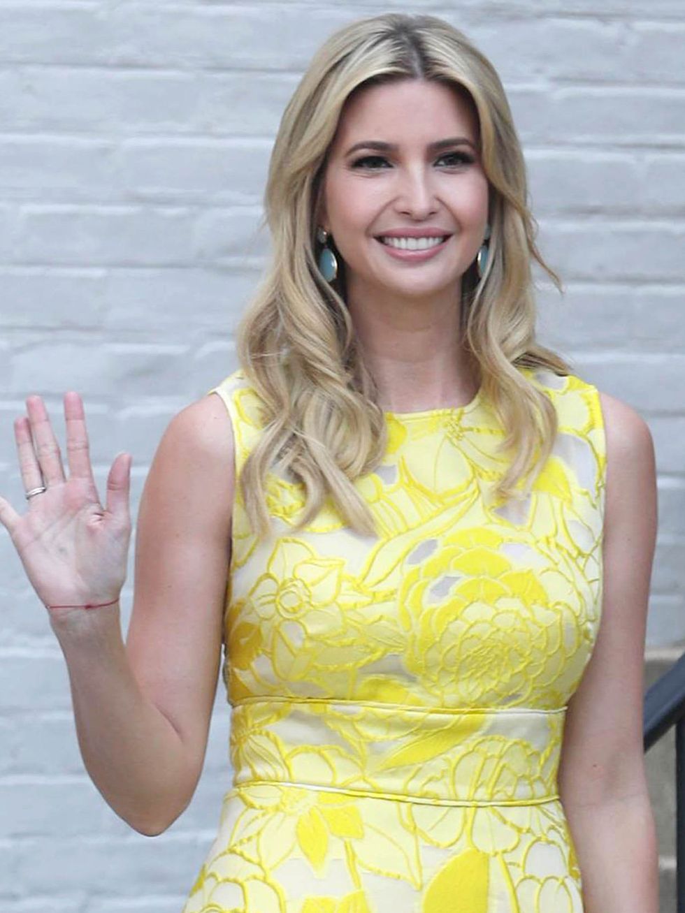 Mouth, Finger, Yellow, Hairstyle, Dress, Joint, Happy, Facial expression, Beauty, One-piece garment, 