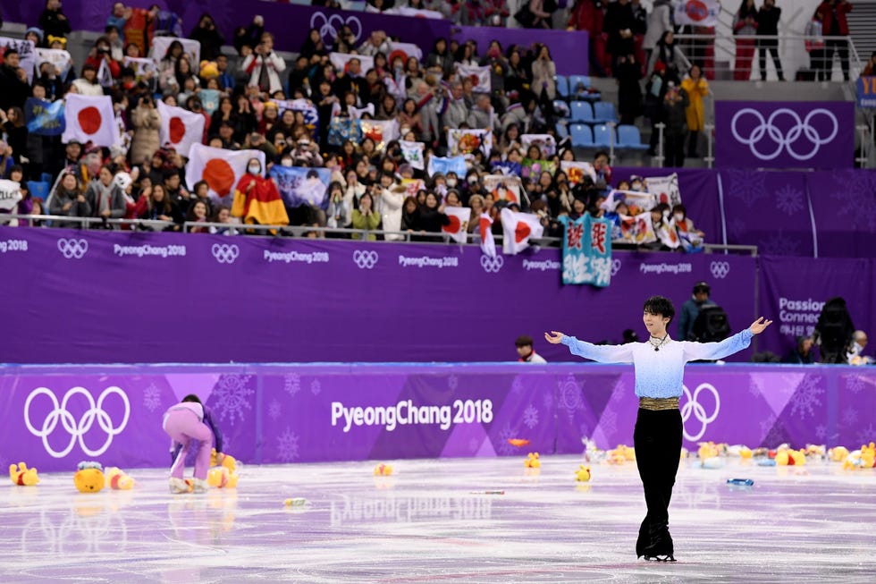 Purple, Competition event, Audience, Championship, Stadium, Fan, Arena, Dance, Talent show, Ice skate, 