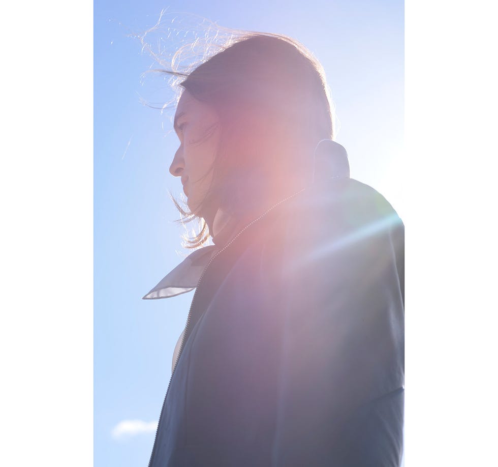 Shoulder, Sunlight, Backlighting, Lens flare, Long hair, 