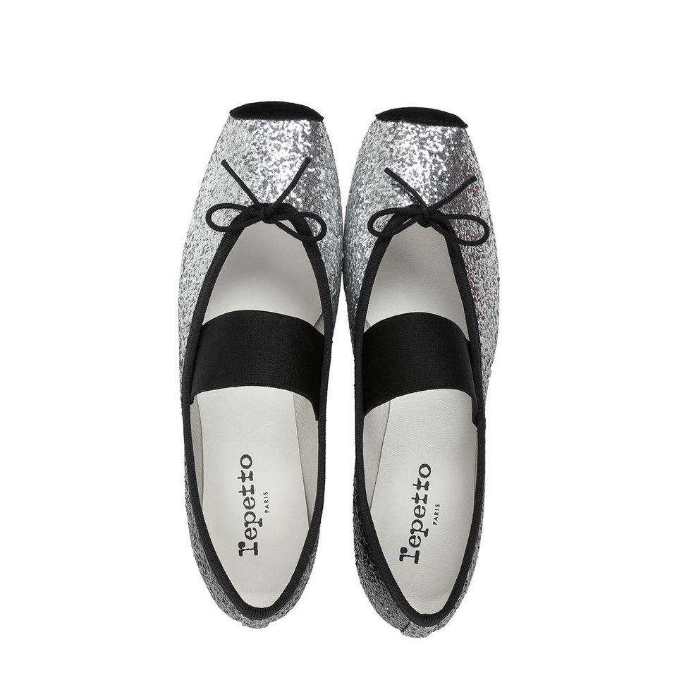 Shoe, White, Style, Monochrome, Grey, Black-and-white, Monochrome photography, Dress shoe, Synthetic rubber, Silver, 