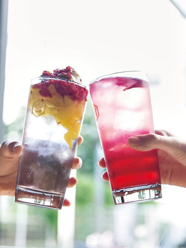 Drink, Non-alcoholic beverage, Italian soda, Ice cube, Distilled beverage, Ice, Fizz, Wine cocktail, Highball glass, Food, 