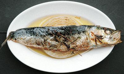 Food, Seafood, Fish, Tinapa, Serveware, Ingredient, Anchovy (food), Fried fish, Salted fish, Smoked fish, 
