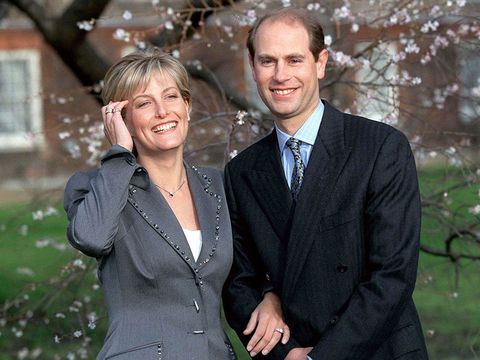 プロポーズをニ度も断っていた王妃はだれ 英国王室の婚約発表をプレイバック