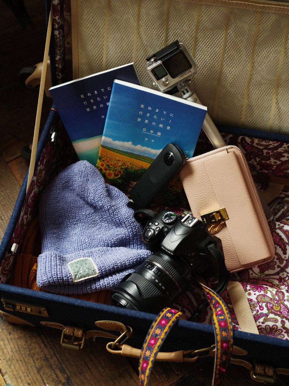 Bag, Strap, Baggage, Home accessories, Still life photography, Reflex camera, Thread, 