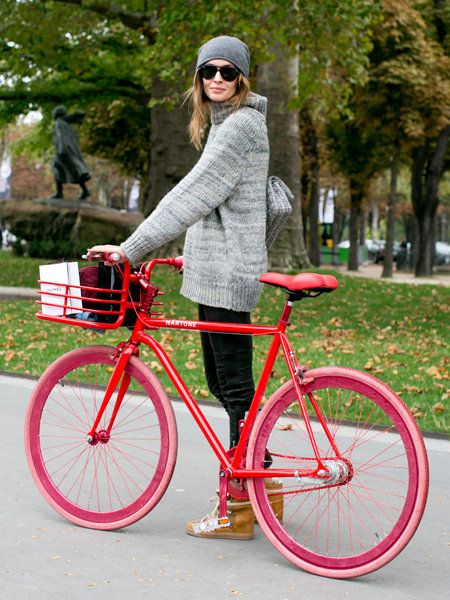 Eyewear, Bicycle wheel, Bicycle tire, Bicycle frame, Tire, Wheel, Bicycle wheel rim, Glasses, Vision care, Bicycle fork, 
