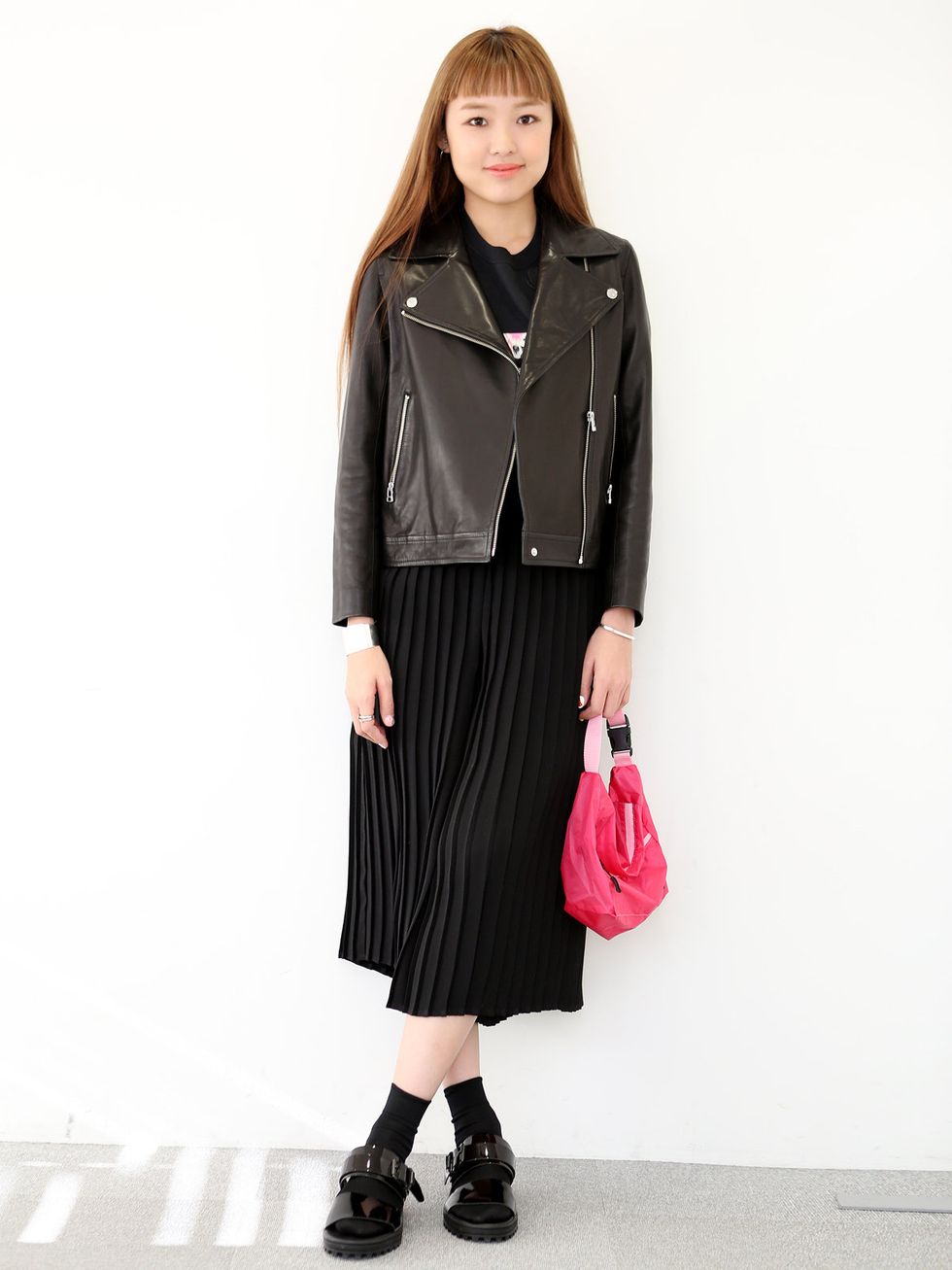 Clothing, Collar, Sleeve, Shoulder, Textile, Joint, Outerwear, Style, Pattern, Street fashion, 