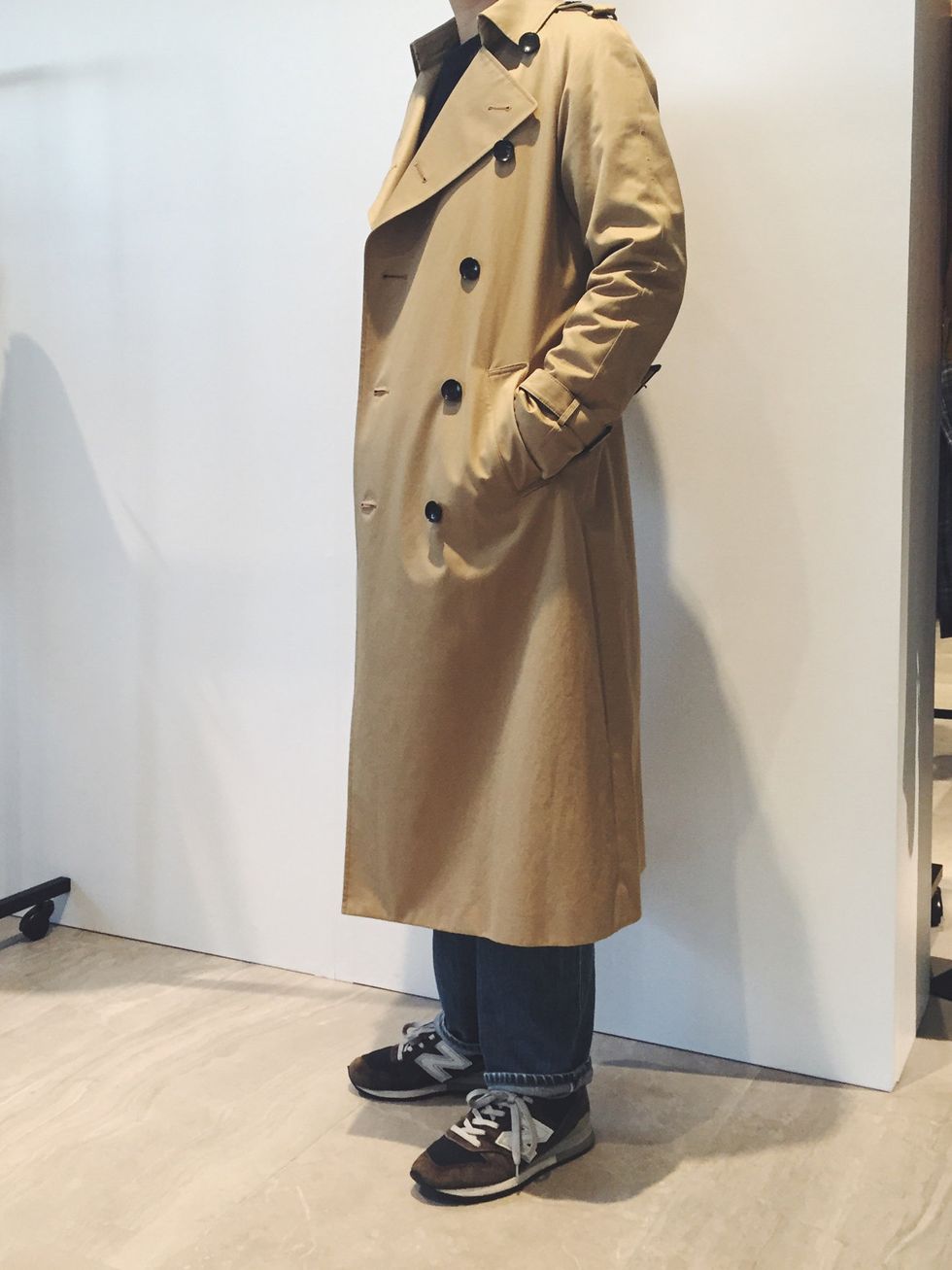 Coat, Trench coat, Clothing, Overcoat, Outerwear, Duster, Beige, Sleeve, Fashion design, Collar, 