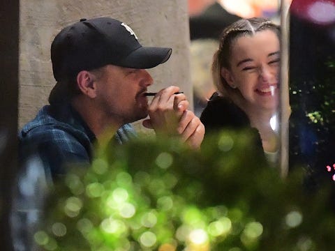 レオナルド ディカプリオ 21歳年下のサラ シュナイダーとディナーへ レオナルド ディカプリオ 21歳年下のサラ シュナイダーとディナーへ