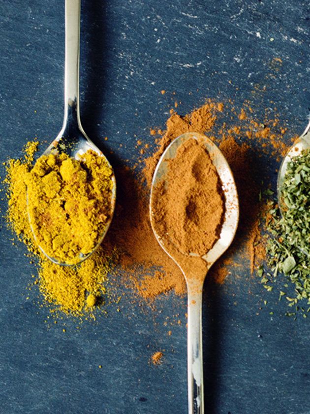 Ras el hanout, Spice mix, Curry powder, Seasoning, Food, Mixed spice, Ingredient, Spice, Spoon, Five-spice powder, 