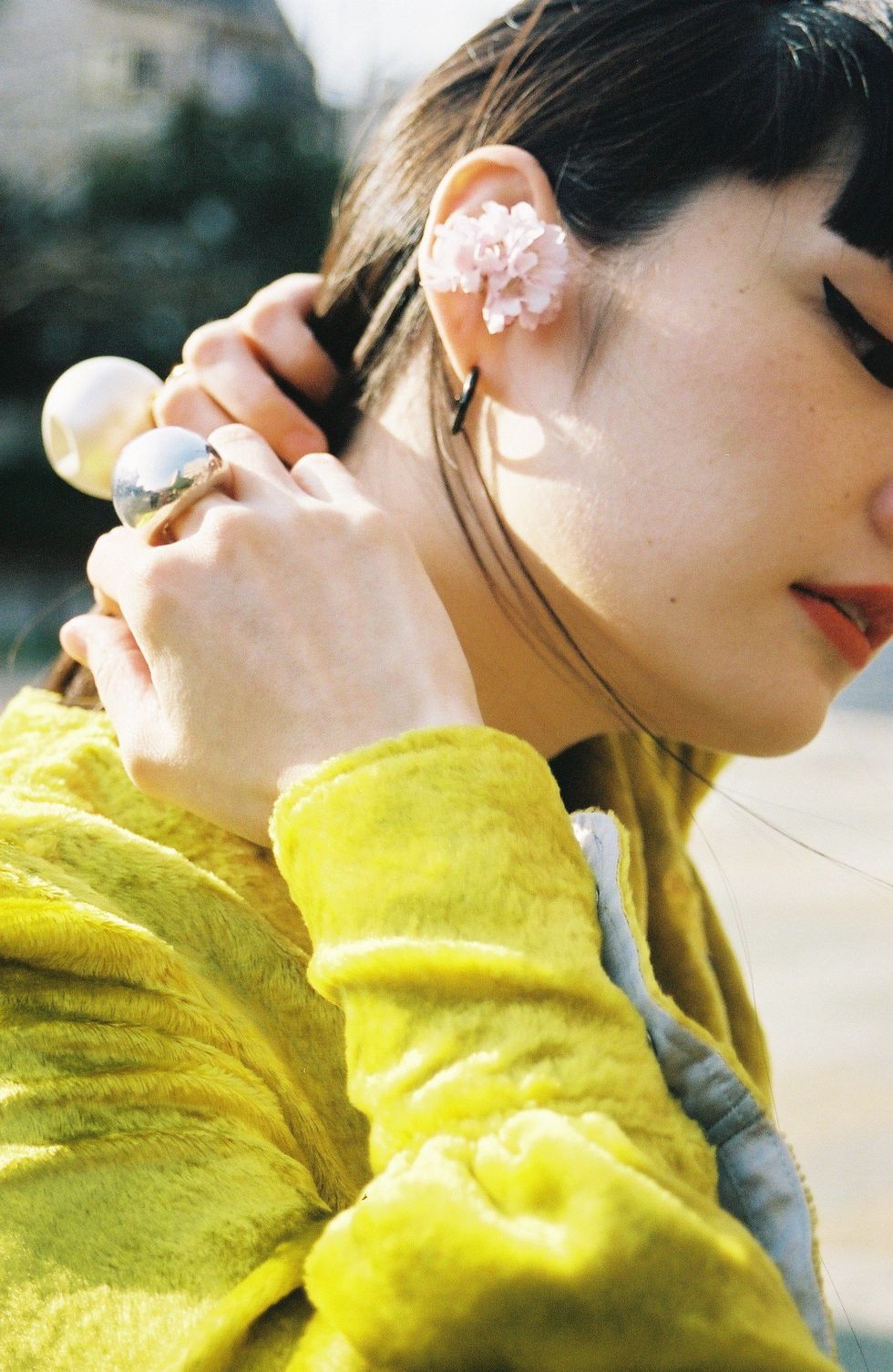 Ear, Human, Finger, Yellow, Hairstyle, Skin, Style, Eyelash, People in nature, Beauty, 