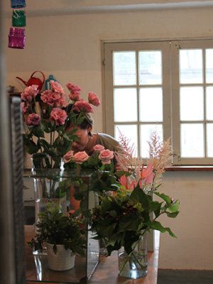 Petal, Window, Bouquet, Flower, Room, Centrepiece, Interior design, Floristry, Cut flowers, Glass, 