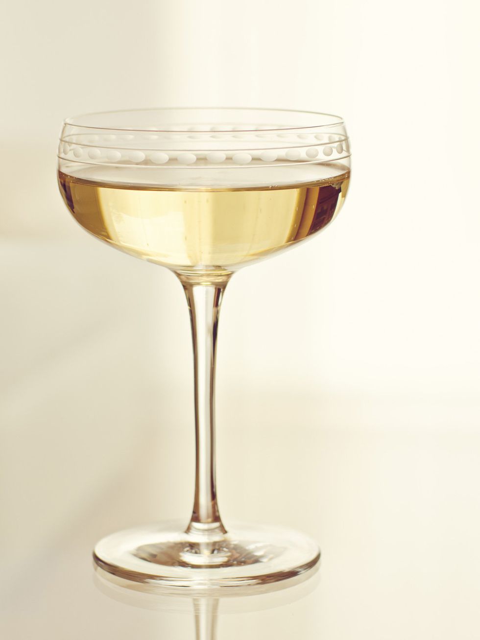 Stemware, Champagne stemware, Glass, Drinkware, Wine glass, Drink, Alcoholic beverage, Tableware, Champagne cocktail, Liqueur, 
