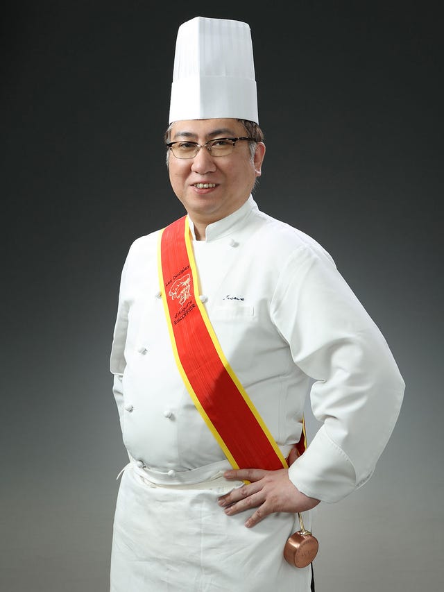 Cook, Sleeve, Chef, Chef's uniform, Hand, Standing, White, Uniform, Chief cook, Cooking, 