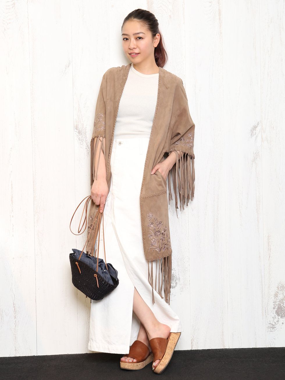 Clothing, Brown, Sleeve, Shoulder, Shoe, Bag, Textile, Joint, Outerwear, White, 