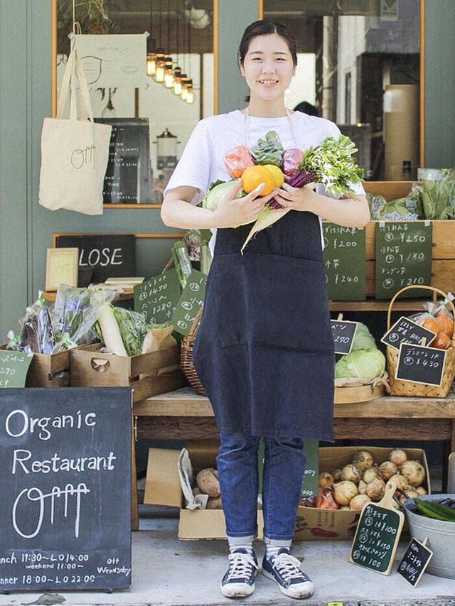 Basket, Produce, Whole food, Squash, Local food, Storage basket, Fruit, Natural foods, Houseplant, Winter squash, 