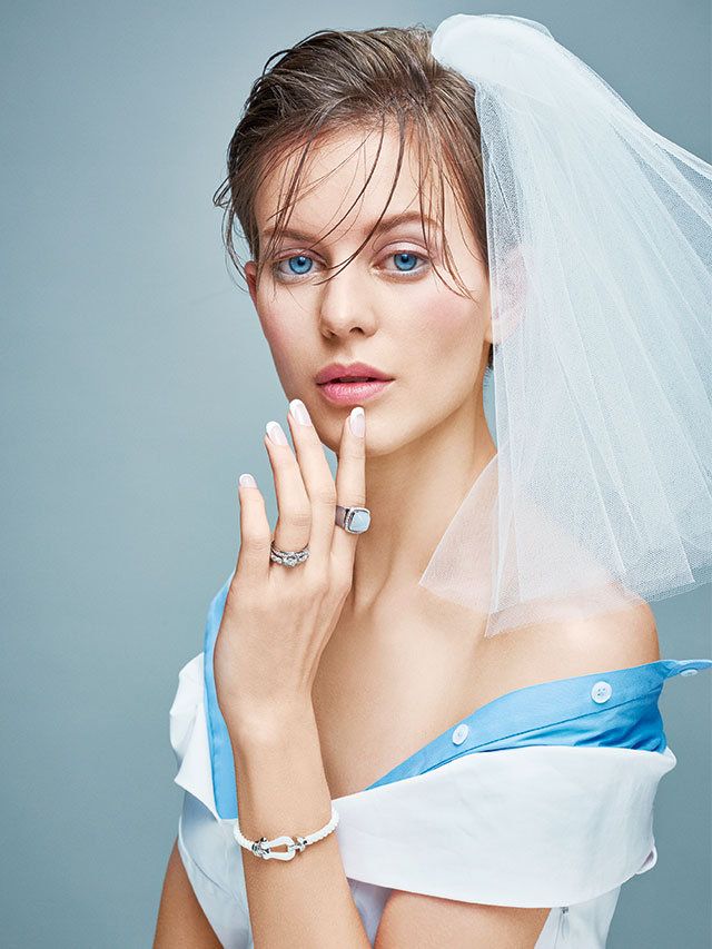 Finger, Lip, Skin, Bridal veil, Eyebrow, Veil, Wrist, Bridal accessory, Eyelash, Fashion accessory, 