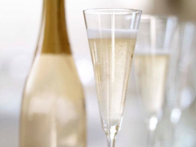 Champagne cocktail, Drink, Champagne, Champagne stemware, Wine, Alcoholic beverage, French 75, Sparkling wine, Drinkware, Stemware, 