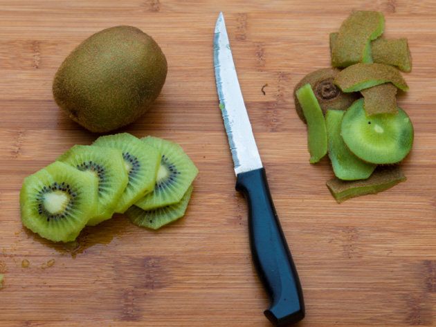 Kiwifruit, Food, Fruit, Plant, Ingredient, Produce, Cutting board, Vegetarian food, Vegetable, Cuisine, 