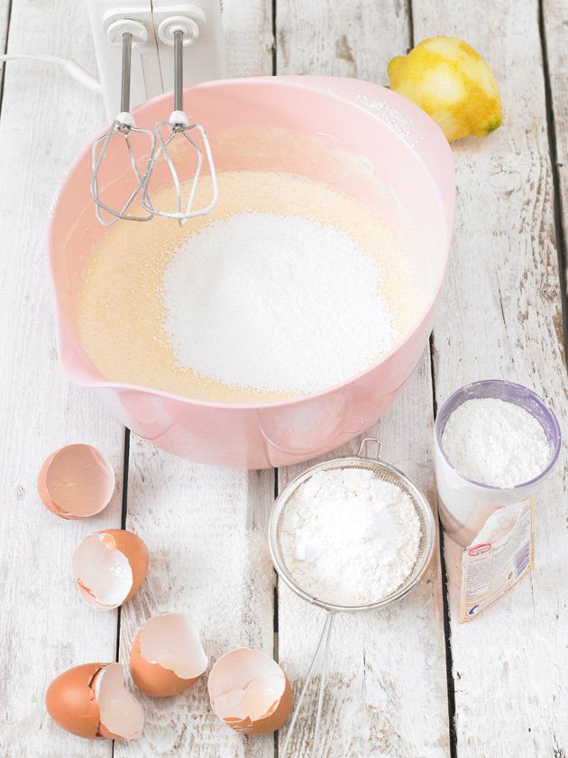 Ingredient, Flour, Peach, Powder, Orange, Chemical compound, Kitchen utensil, Serveware, Corn starch, Bread flour, 