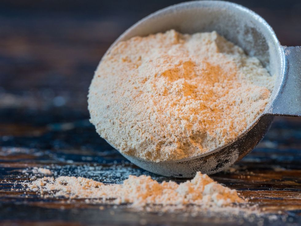 Flour, Ingredient, Powder, Food, All-purpose flour, Whole-wheat flour, Bread flour, Corn starch, Chemical compound, Spice, 