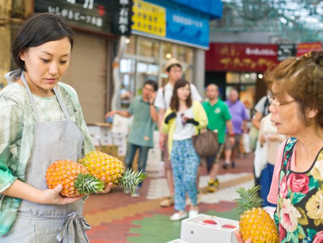 Produce, Retail, Fruit, Public space, Natural foods, Ananas, Vegan nutrition, Marketplace, Market, Jewellery, 