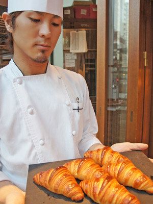Food, Cuisine, Cook, Baked goods, Chef, Cooking, Dish, Service, Bread, Croissant, 